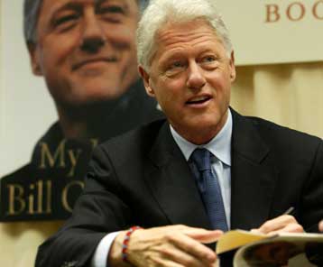 Πώς είδε την κρίση για τα Ίμια περιγράφει στο βιβλίο του ο Μπιλ Κλίντον