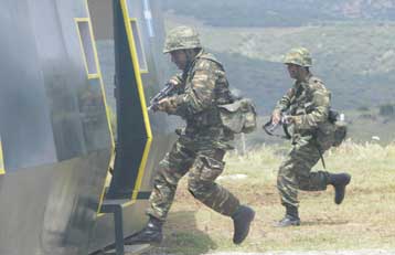 Αλλαγές και βελτιώσεις στο νομοθετικό πλαίσιο για τους επαγγελματίες οπλίτες