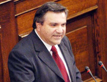 Έντονη αντιπαράθεση Παπαληγούρα – Καστανίδη στη Βουλή για τον «τρομονόμο»