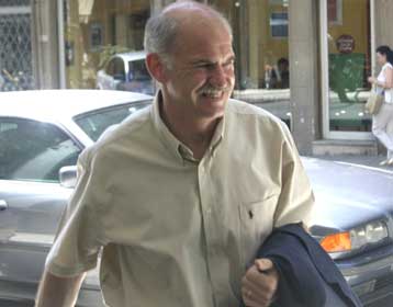 Τη νέα πολιτική διακήρυξη του ΠΑΣΟΚ επεξεργάζεται ο Γιώργος Παπανδρέου