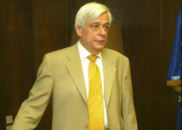 Αμεσα μέτρα για τους τσιγγάνους της Ροδόπης ανακοίνωσε ο υπουργός Εσωτερικών