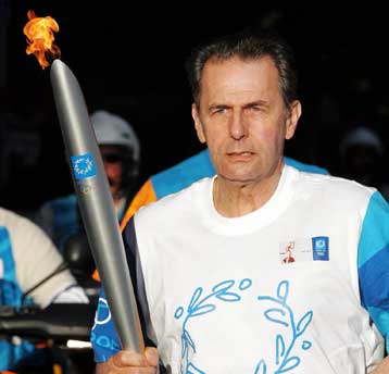 Λαμπαδηδρόμοι στη Λοζάνη Ρογκ και Όσβαλντ-Αισιόδοξοι για την επιτυχία των Αγώνων