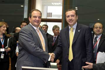 Επί τάπητος τα ελληνοτουρκικά σε συναντήσεις Καραμανλή-Ερντογάν στην Κωνσταντινούπολη