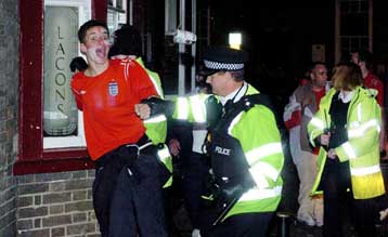 Επεισόδια Αγγλων φιλάθλων με Πορτογάλους κάτοικους στο Τζέρσεϊ της Βρετανίας