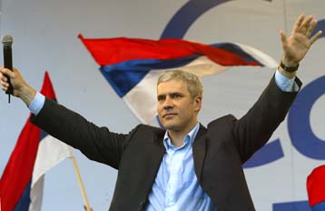 Στις κάλπες προσέρχονται την Κυριακή οι Σέρβοι για τον β γύρο των προεδρικών εκλογών