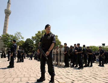 Αυτοκίνητο με εκρηκτικά εντοπίστηκε στο αεροδρόμιο της Κωνσταντινούπολης