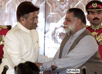 Παραιτήθηκε ο πρωθυπουργός του Πακιστάν Ζαφαρουλάζ Χαν Τζαμαλί