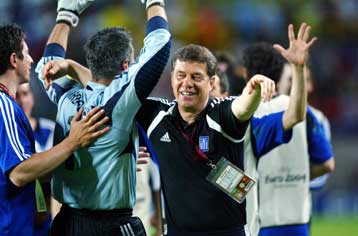 Θέλει να μείνει στην εθνική μας ο Ρεχάγκελ για να την οδηγήσει στο Μουντιάλ 2006