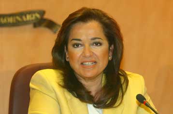 «Όχι» στους ex officio συμμετέχοντες στα κομματικά όργανα, λέει η Ντόρα Μπακογιάννη