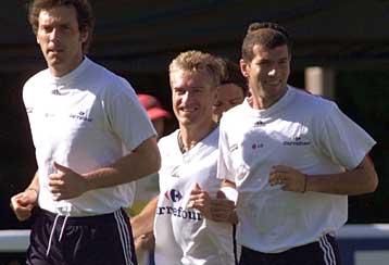 Ψήφο εμπιστοσύνης στον Λοράν Μπλαν δίνει η Ομοσπονδία της Γαλλίας