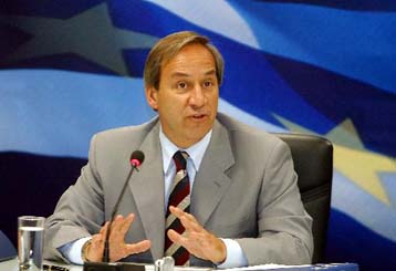 Περικοπές δαπανών ύψους 2 δισ. ευρώ το 2005 για τη μείωση του ελλείμματος