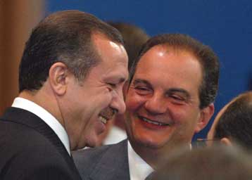 Υπό το φως των εξελίξεων στα ελληνοτουρκικά οι επαφές Καραμανλή στην Κωνσταντινούπολη