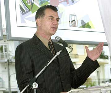 Τέλος στην αγωνία των 180 απολυμένων συμβασιούχων του Δήμου Περιστερίου