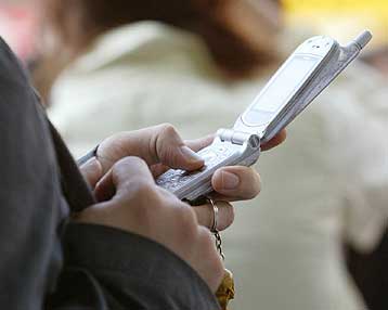 Φοιτήτρια στη Σιγκαπούρη περνά στο Βιβλίο Γκίνες ως η ταχύτερη δακτυλογράφος SMS