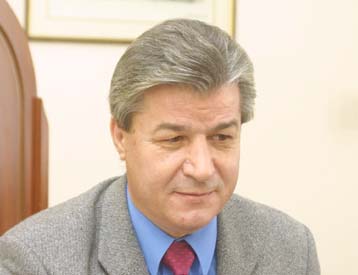 «Όχι» στη μείωση των ασφαλιστικών εισφορών λέει το υπουργείο Απασχόλησης