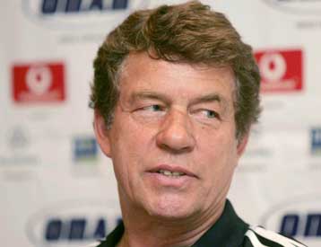 Αμα τη αφίξει της εθνικής στην Ελλάδα θα συζητήσει ο Ρεχάγκελ την πρόταση Βουλγαράκη