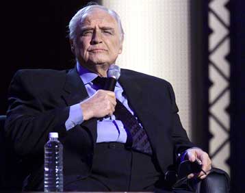 Χρέη, μοναξιά και προβλήματα υγείας απασχολούν τον 80χρονο Μάρλον Μπράντο