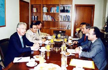 Με τον Ευρωπαίο επίτροπο Μάριο Μόντι συναντήθηκαν Αλογοσκούφης – Σιούφας