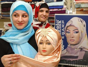 Την απαγόρευση της ισλαμικής μαντήλας στα τουρκικά πανεπιστήμια υποστηρίζει το ΕΔΑΔ