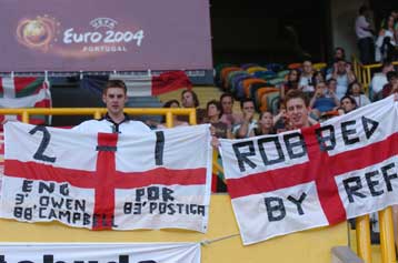 Απειλές δέχεται ο Ουρς Μέγερ για την ακύρωση του γκολ της Αγγλίας