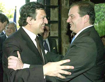 Αποφασιστικό βήμα στη νέα εποχή για την Ευρώπη η εκλογή Μπαρόζο, λέει ο Κ.Καραμανλής