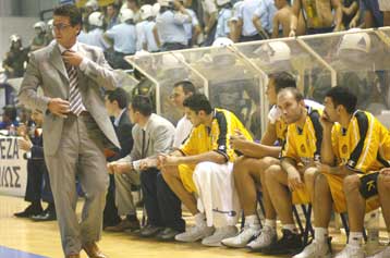 Για ακόμα δύο χρόνια στον πάγκο της ΑΕΚ ο Φώτης Κατσικάρης