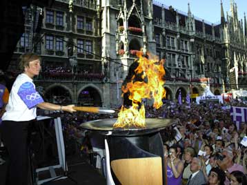 Το Βερολίνο των Αγώνων του 1936 φωτίζει την Τετάρτη η Ολυμπιακή Φλόγα