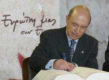 Το παρασκήνιο των ενεργειών Σημίτη για την Επιτροπή προώθησης του Συντάγματος της ΕΕ