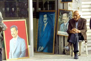 Στο εδώλιο ο Σαντάμ Χουσεΐν και άλλοι 11 αξιωματούχοι του «παλαιού» Ιράκ