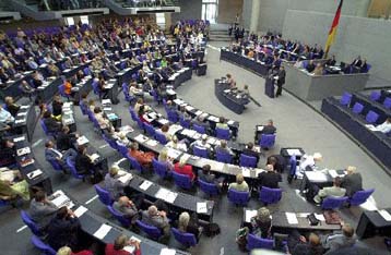 Προς υιοθέτηση έπειτα από τριετή διαμάχη το νομοσχέδιο περί μετανάστευσης στη Γερμανία