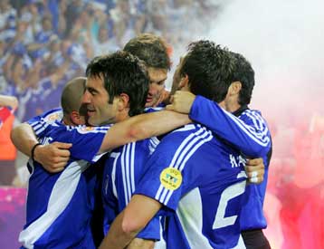 Στη Λισαβόνα την Κυριακή για τον τελικό του Euro 2004 οι Καραμανλής και Παπανδρέου