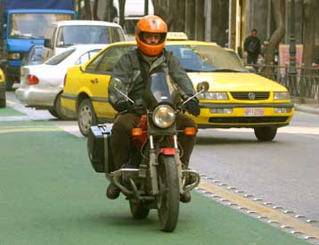 Αρχίζει από τη Δευτέρα η απόσυρση των παλαιών μοτοσικλετών