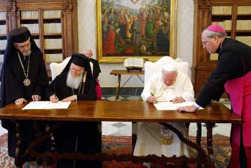 Ικανοποιημένος δήλωσε ο Οικουμενικός Πατριάρχης από τις συνομιλίες του με τον Πάπα