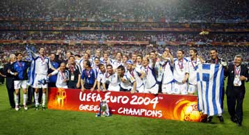 «Εθνική εορτή η 4η Ιουλίου» προτείνει ο Φύσσας που θέλει το Κύπελλο στον γάμο του