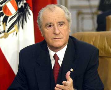 Σε κρίσιμη κατάσταση έπειτα από ανακοπή ο απερχόμενος πρόεδρος της Αυστρίας