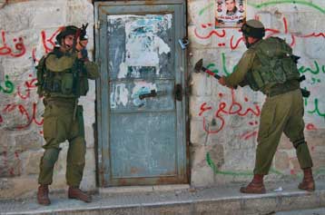 Ένας Ισραηλινός και τέσσερις Παλαιστίνιοι νεκροί στη Ναμπλούς