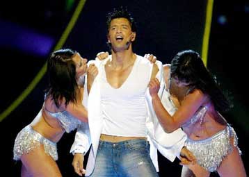 Σάκης και Σερντάμπ τραγουδούν μαζί στην Κωνσταντινούπολη για την ειρήνη