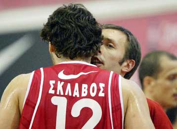 Παρέμεινε τελικά στον Ολυμπιακό ο Σκλάβος