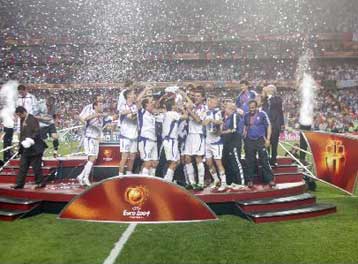 Από την 35η στην 14η θέση της FIFA η εθνική