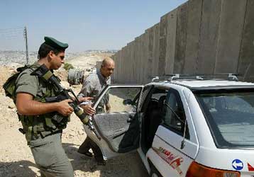 Παράνομο θα κρίνει το τείχος ασφαλείας του Ισραήλ το Διεθνές Δικαστήριο