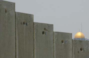 Το Ισραήλ αψηφά σύσταση του Διεθνούς Δικαστηρίου για κατεδάφιση του τείχους ασφαλείας