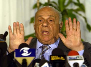 Μη ικανοποιημένος από τα μέτρα ενίσχυσης των Τουρκοκυπρίων ο Ντενκτάς