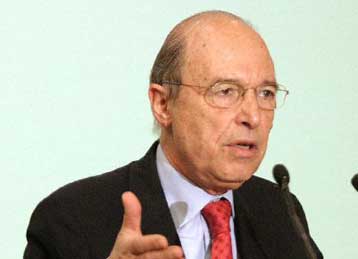 Επίθεση Σημίτη κατά κυβέρνησης και οδηγίες αντιπολιτευτικής τακτικής προς ΠΑΣΟΚ