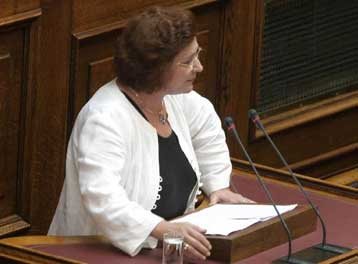 Η Εκκλησία πρέπει να γνωρίζει τα όριά της, υπογραμμίζει η υπουργός Παιδείας