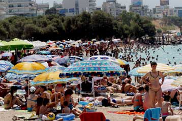 Στους 40 βαθμούς ο υδράργυρος σε πολλές περιοχές της χώρας