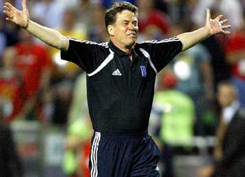 Στον πάγκο της Εθνικής παραμένει ο Ρεχάγκελ