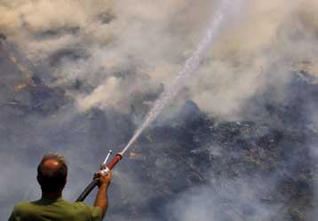 Υπό έλεγχο τέθηκε η μεγάλη πυρκαγιά στους Αγίους Θεοδώρους