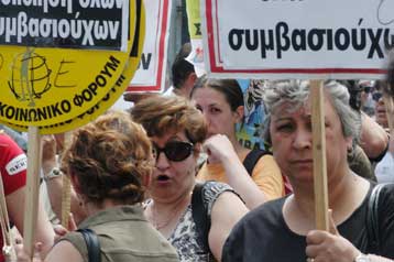 Την παρέμβαση του πρωθυπουργού για βελτίωση του ΠΔ ζητούν οι συμβασιούχοι