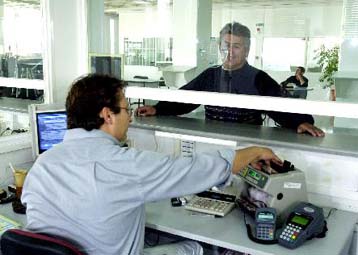 Φορολογικά έσοδα 4,22 δισ. ευρώ από τις επιχειρήσεις