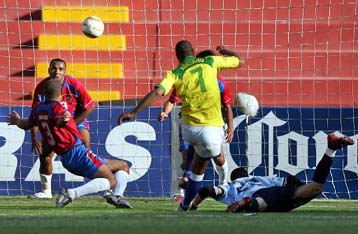 Ανετη επικράτηση (4-1) της Βραζιλίας επί της Κόστα Ρίκα – Ισοπαλία Παραγουάης με Χιλή